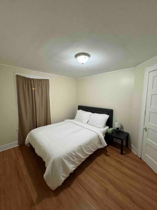 Comforting Getaway-Sleeps 6-Walk To Falls! Niagara Falls Exterior photo