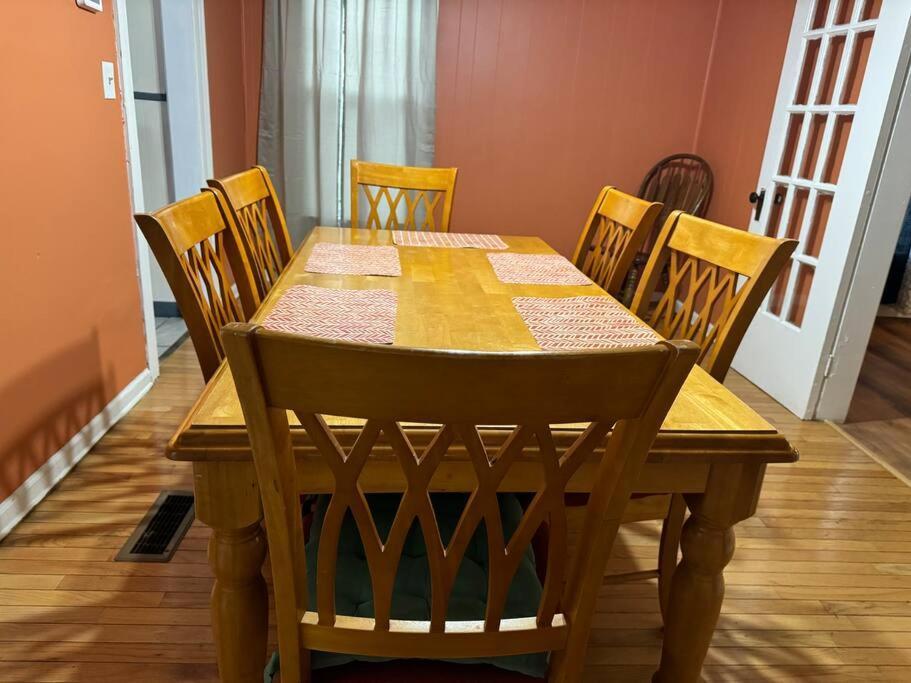 Comforting Getaway-Sleeps 6-Walk To Falls! Niagara Falls Exterior photo